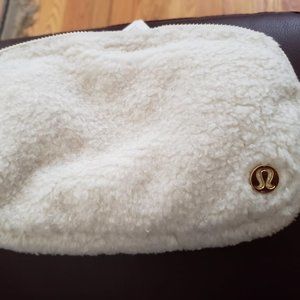 Lululemon Everywhere Fleece Belt Bag in Light Ivory NWT